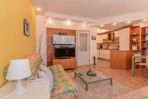Lions Bridge Sunny One Bedroom Apartment