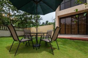 StayVistas Greenwoods Villa 1 - City-Center Villa with Private Pool, Terrace, Lift & Carrom Board