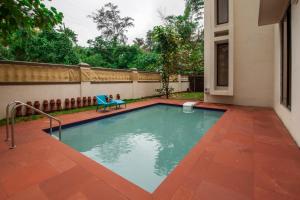 StayVistas Greenwoods Villa 1 - City-Center Villa with Private Pool, Terrace, Lift & Carrom Board