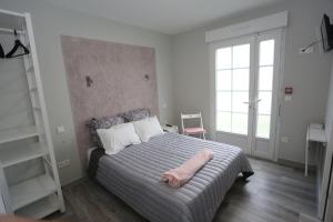 Hotels Le Merle Blanc Louchats : photos des chambres