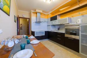 Two-Bedroom Apartment room in Domotelli на Пионерской