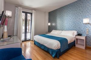 Double or Twin Room with Balcony room in Hotel AACR Museo