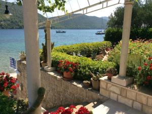 Apartments by the sea Broce Peljesac 13182