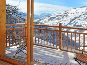 Chalets Luxury chalet near the ski slopes with fireplace sauna bubble bath and Internet access : photos des chambres