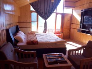 Mountain View Room Near Manali