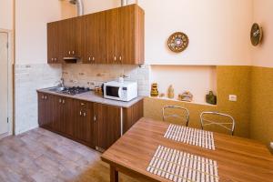 Apartment on Lesya Kurbasa 7