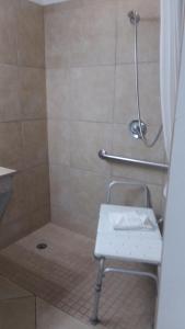 Queen Room with Roll in Shower - Disability Access/Non-Smoking room in Country Inn & Suites by Radisson Tampa/Brandon FL