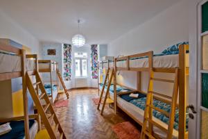 Bed in 8-Bed Mixed Dormitory Room room in Centrum House Hostel