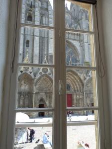 Parvis de la cathédrale de Bayeux vue directe - Ubytování bez kategorie ve městě Bayeux
