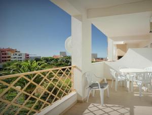 Albufeira Centrally Located Apartment with Pool View