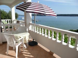Apartment 2 room in Apartments in Banjol/Insel Rab 17549