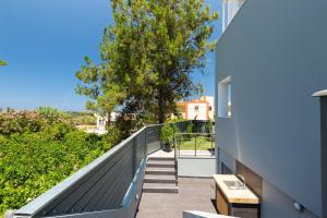 Nisos Villa, Pool & Heated SpaWhirlpool, Walking to Beach, By ThinkVilla