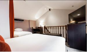 Hotels Best Western Plus Hotel Plaisance : Chambre Familiale avec 1 Lit Queen-Size, 2 Lits Simples et Canapé-Lit - Non-Fumeurs - Non remboursable