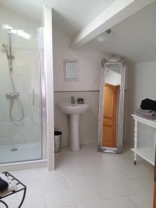 B&B / Chambres d'hotes Gite du Calme 3 Star Bed & Breakfast Cognac : Suite Familiale Deluxe