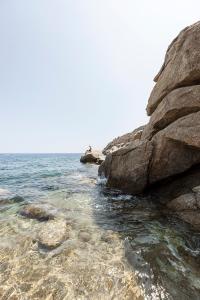 Agia Anna beach, Kalafati 846 00, Greece.