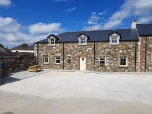 Hollywood House - Ballymore Eustace