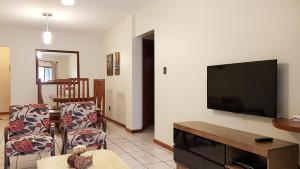 Apto na quadra do mar em Meia Praia Itapema, 2 dorm, 6 pessoas