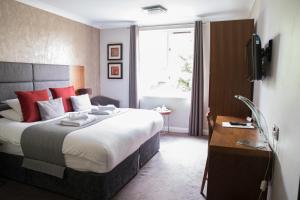 Double Room room in The Fox & Goose Hotel