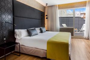 Superior Room with Terrace room in Catalonia Giralda