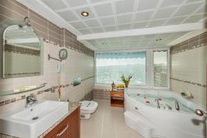 Suite room in Vatan Asur Hotel