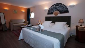 Hotels Logis Hotel Restaurant Le Coq Hardi : photos des chambres