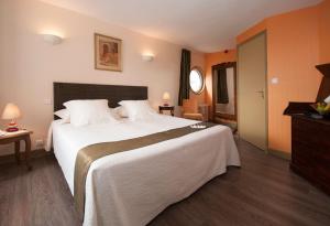 Hotels Logis Hotel Restaurant Le Coq Hardi : photos des chambres