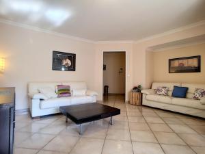 Nestor&Jeeves - PALAIS RENOIR - By sea - Free parking