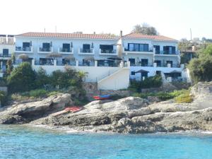 Valeta Studios Ikaria Greece