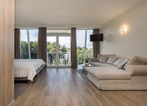 By The Sea Apartments With Underground Parking