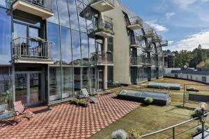 By The Sea Apartments With Underground Parking