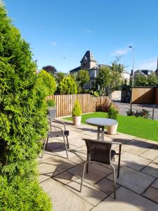 18 craigmillar park adults only