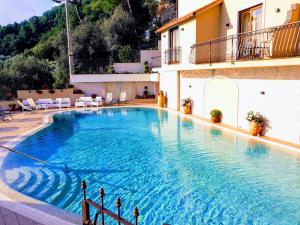 La Vue D'or hotel, 
Sorrento, Italy.
The photo picture quality can be
variable. We apologize if the
quality is of an unacceptable
level.