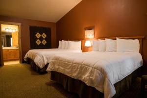 Deluxe Queen Room with Two Queen Beds with View  - Non-Pet Friendly room in Silver Moon Inn