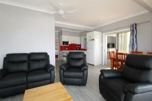 Beachfront 6 25 Willow Street