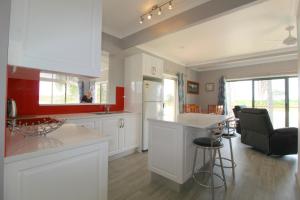 Beachfront 6 25 Willow Street