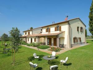 Scenic Villa in Cannara with Swimming pool