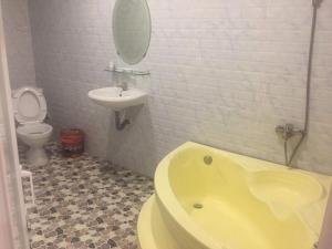 Phòng Giường Đôi Có Phòng Tắm Riêng (Double Room with Private Bathroom)