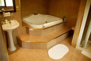 Hanoras Cottage Guesthouse and Restaurant