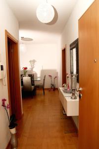Sunny Little Sister Apartment - 7 min walking from the beach and at 7 min driving from the Airport
