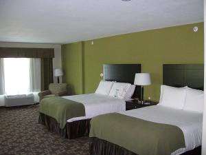 Holiday Inn Express Hotel & Suites Kansas City Sports Complex by IHG