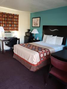 Queen Room room in American Inn