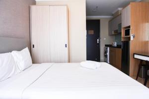 Brand New Studio at Menteng Park Apartment By Travelio