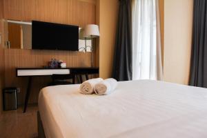 Brand New Studio at Menteng Park Apartment By Travelio