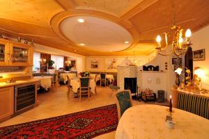 Hotel Garni Concordia - Dolomites Home