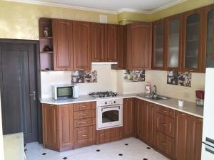 Помірецька,9