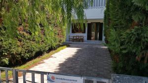 Villa trilo con doppio giardino 26, Дома для отпуска - Торре-дель'Орсо