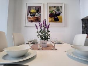 Nestor&Jeeves - PROVENCE TERRASSE - Central - By sea - South terrace