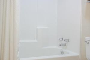 King Room - Smoking  room in Days Inn by Wyndham Bastrop