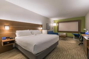 Holiday Inn Express & Suites - San Marcos South by IHG