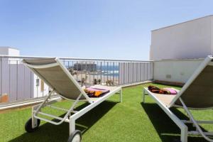 Sea View Apartment in El Médano with pool & private parking space